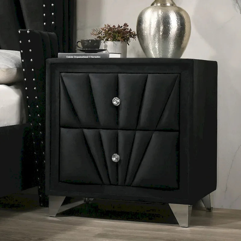 Chambre à coucher Ambrosia Glam avec panneau en tissu noir clouté